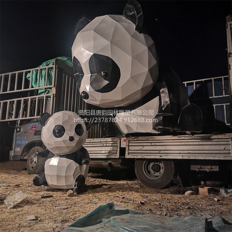 广场不锈钢块面熊猫雕塑加工厂家